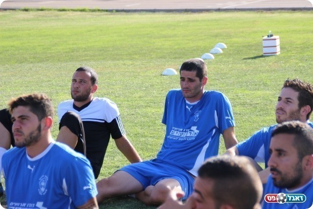 המלך של טבריה. שלום עקיבא במרכז (עודד חסין, BEST-BALL)